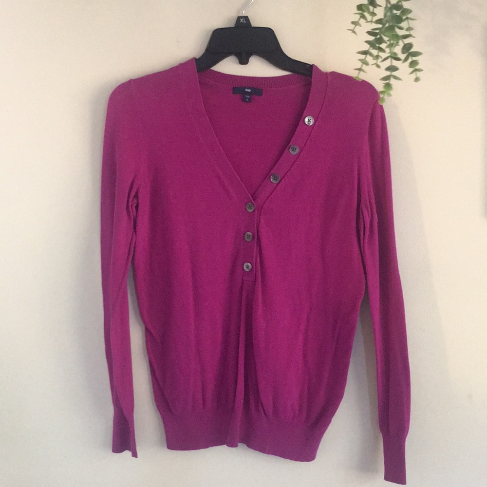 V neck long sleeve with buttons